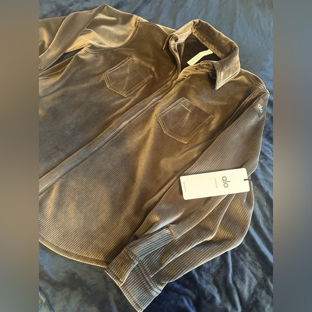 NWT ALO YOGA RIBBED VELOUR MOUNTAIN SIDE SHACKET. Women Size S. Unisex Macchiato